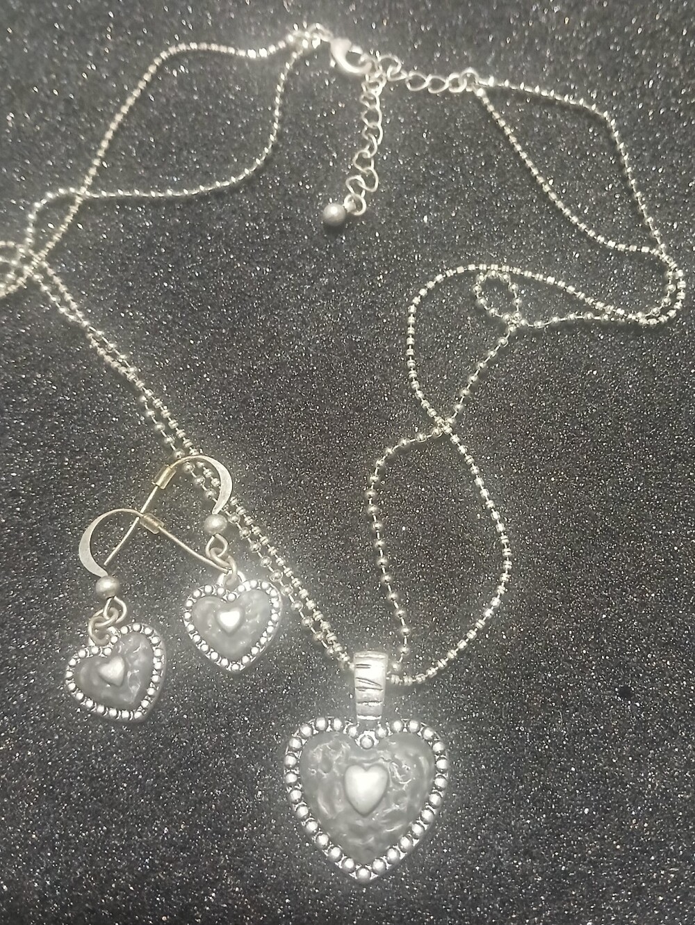 NWOT Heart Pendant Necklace and Earring Set